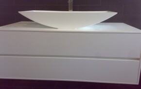 mobile bagno con lavabo in corian